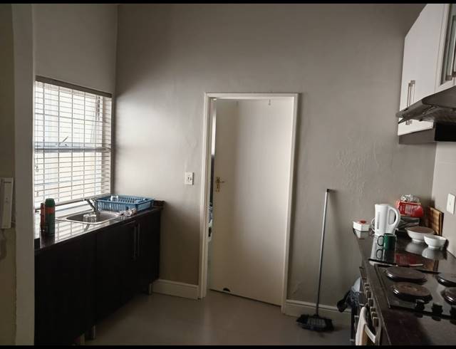 1 BEDROOM APARTMENT TO LET IN RONDEBOSCH VILLAGE